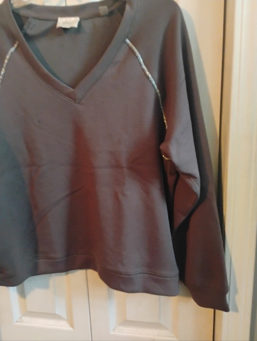 Elie Tahari Gray Embellished V-Neck Sweatshirt, Size Medium M/M - Picture 6 of 10